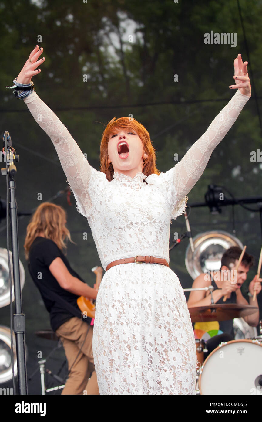 Rock star / musician / singer / frontwoman / keyboardist Hannah Hooper