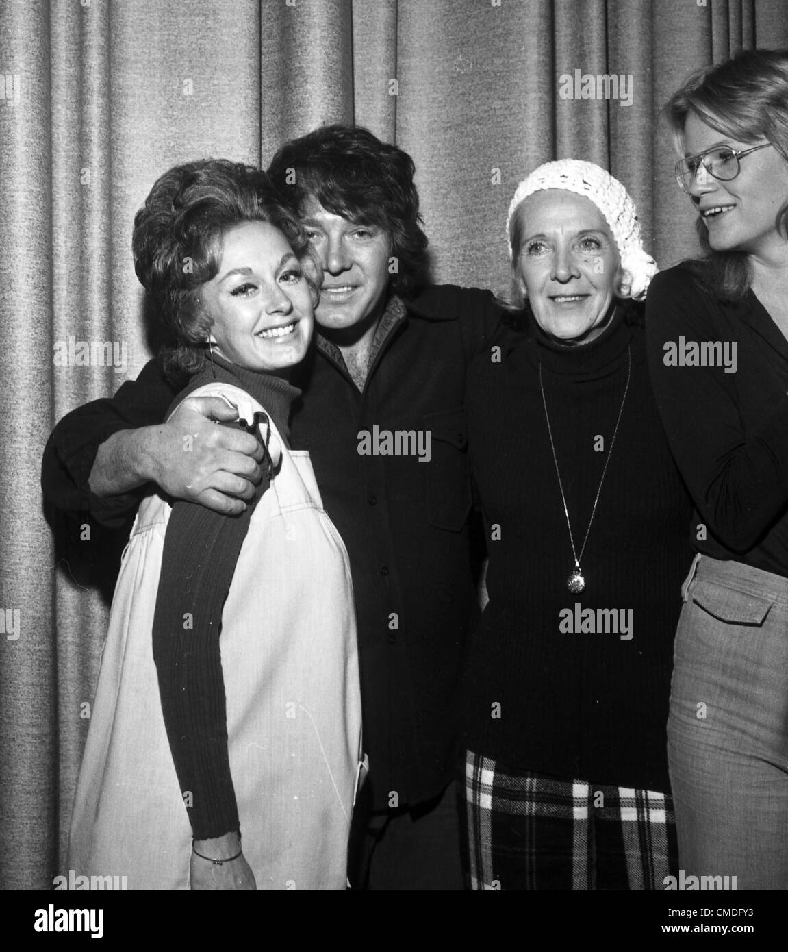 MICHAEL COLE with mother Kathleen , sister Colleen and wife Paula KellySupplied by   Photos, inc.(Credit Image: Â© Supplied By Globe Photos, Inc/Globe Photos/ZUMAPRESS.com) Stock Photo