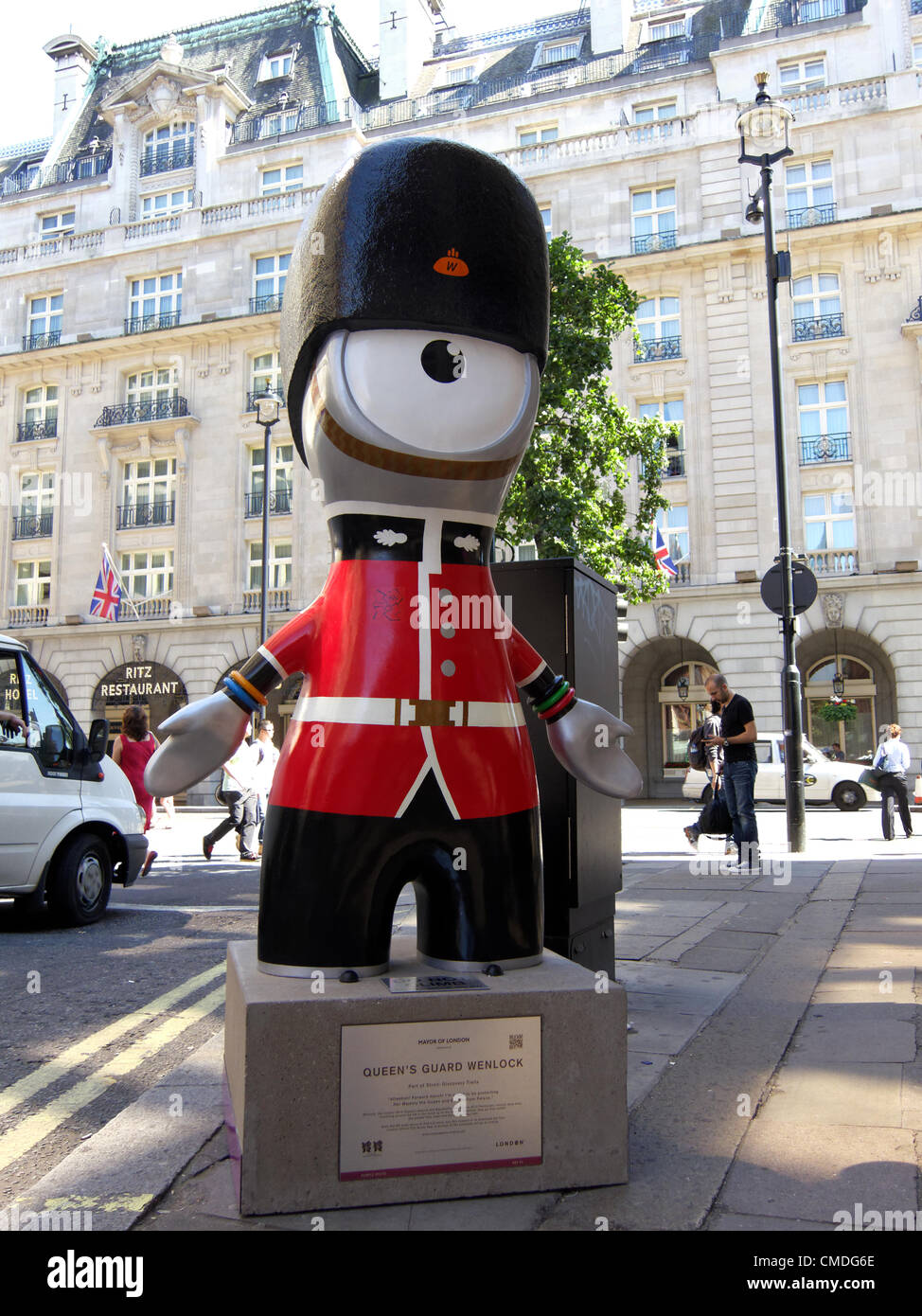 ロンドンオリンピック 2012限定 wenlock Queen's Guard London 2012 Olympics Mascot - Wenlock - Queens Guard