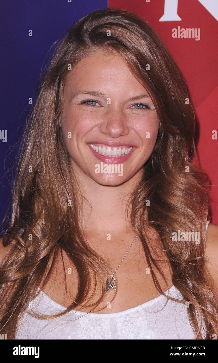 Tracy spiridakos hi-res stock photography and images - Alamy
