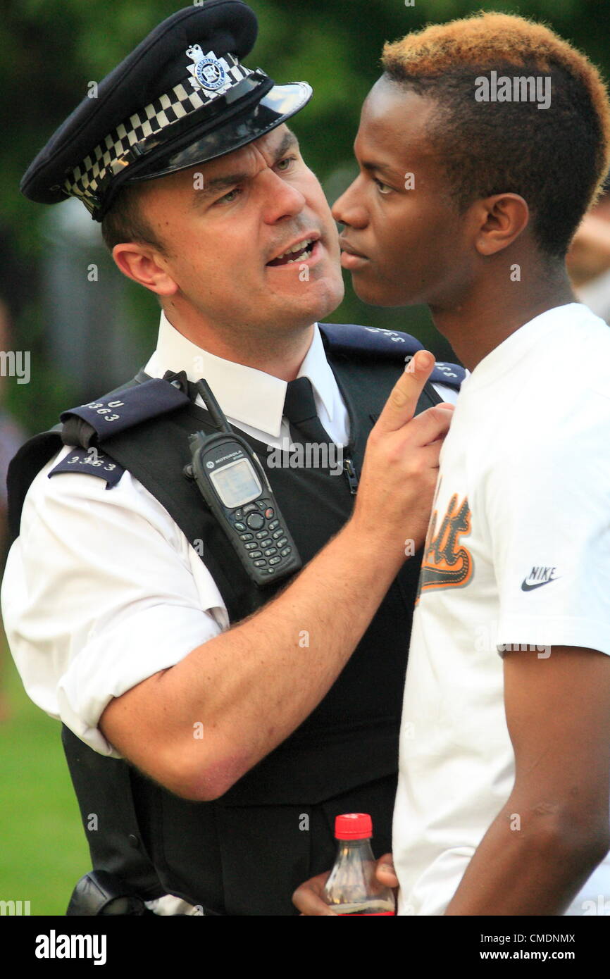 Trouble erupts in Hyde Park as police try to control revellers Stock Photo