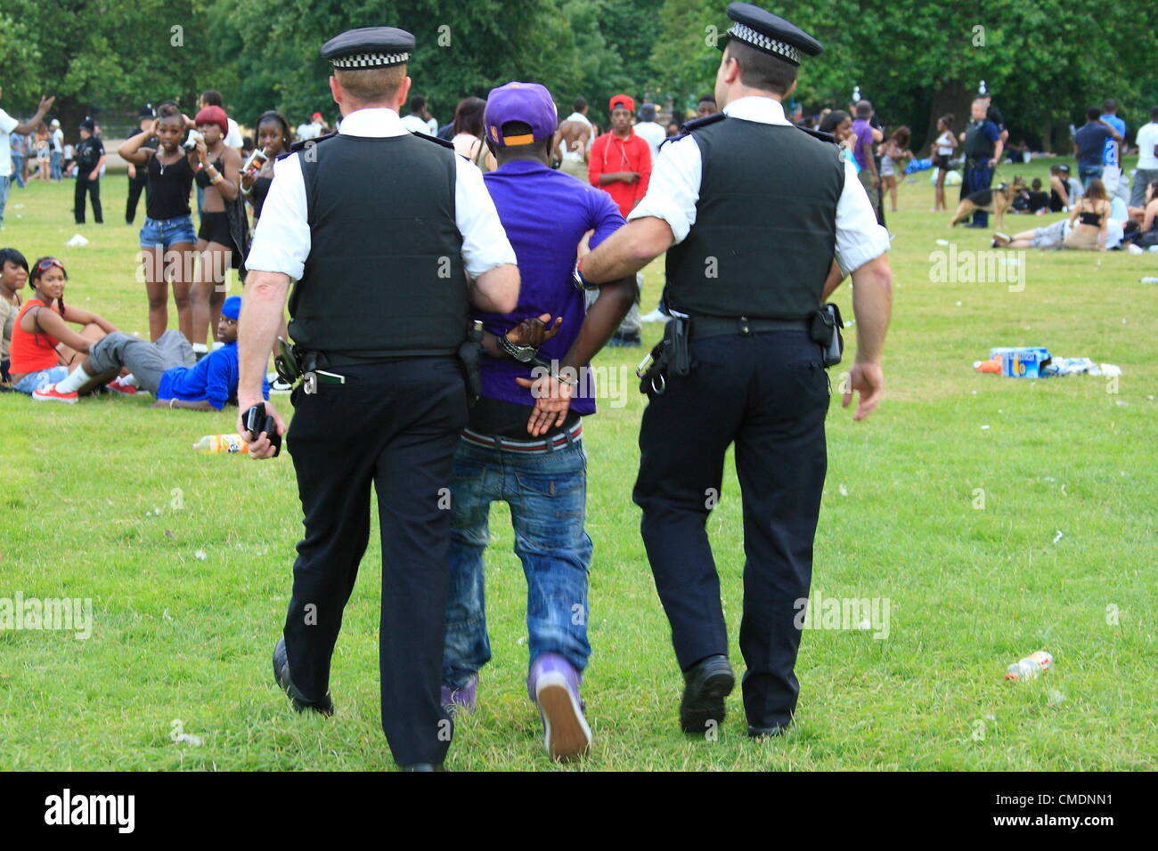 Trouble erupts in Hyde Park as police try to control revellers Stock Photo