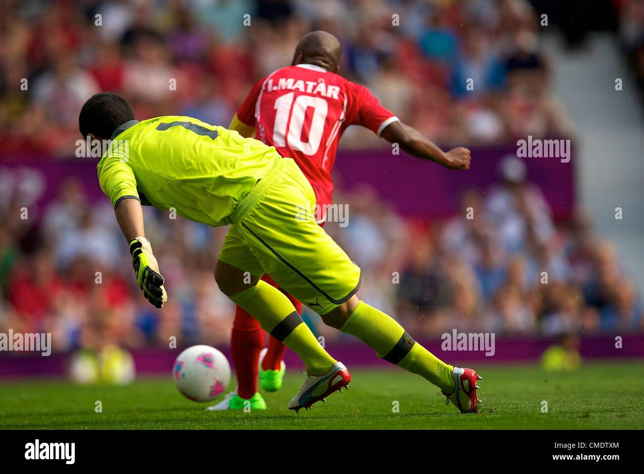 26.07.2012 Manchester, England. Uruguay goalkeeper Martín Campaña is beaten by a controlled move from United Arab Emirates forward Ismail Matar as he scores the opeing goal during the first round group A mens match between United Arab Emirates and Uruguay at Old Trafford. Stock Photo