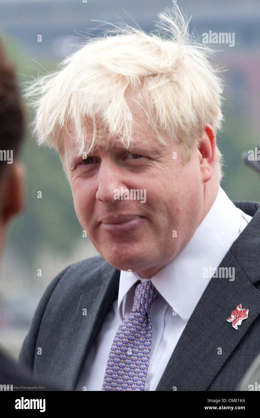 Boris Johnson interviewed as the Olympic Torch Arrives at London City Hall Stock Photo