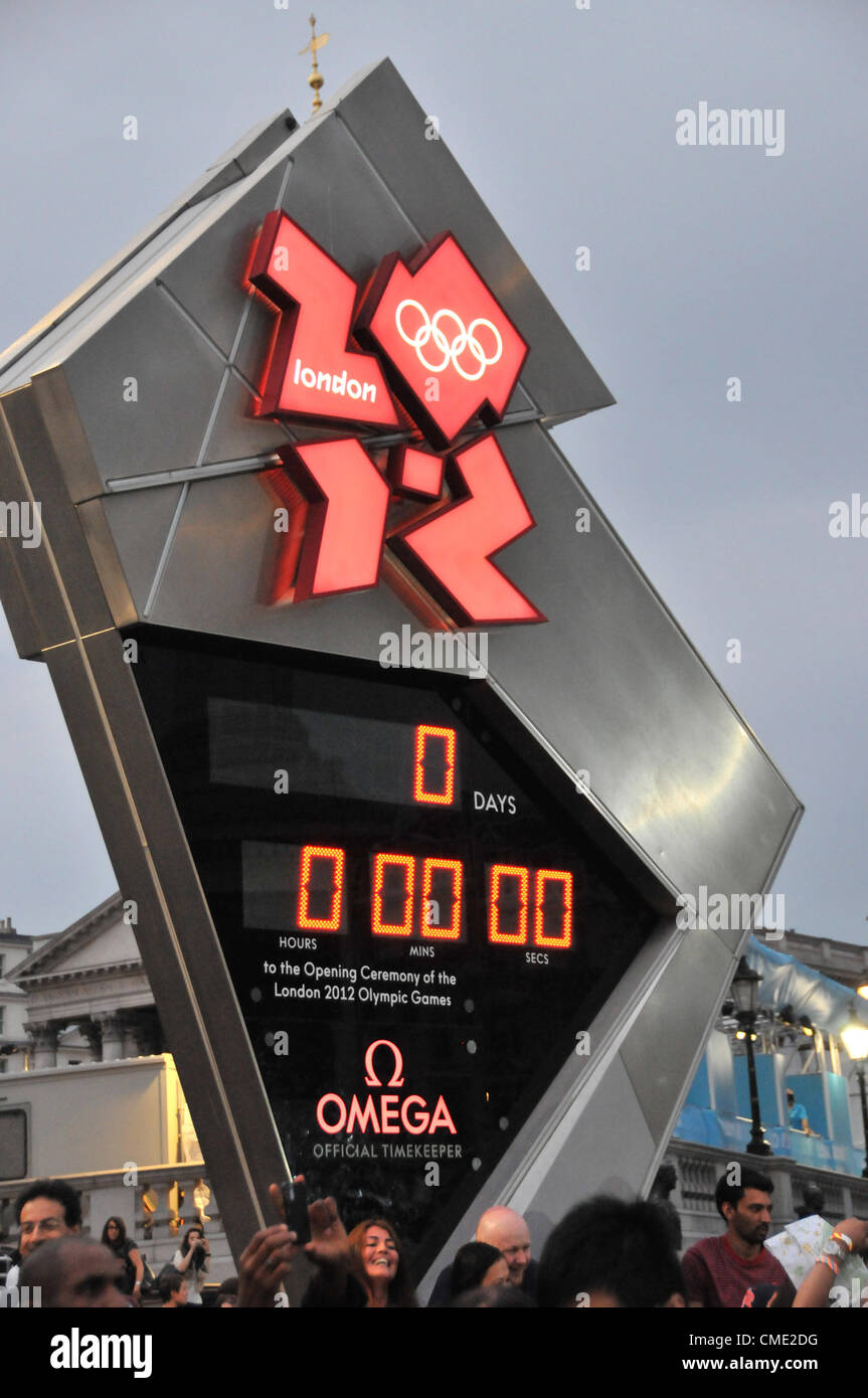 Trafalgar Square, London, UK. 27th July 2012. Trafalgar Square is full