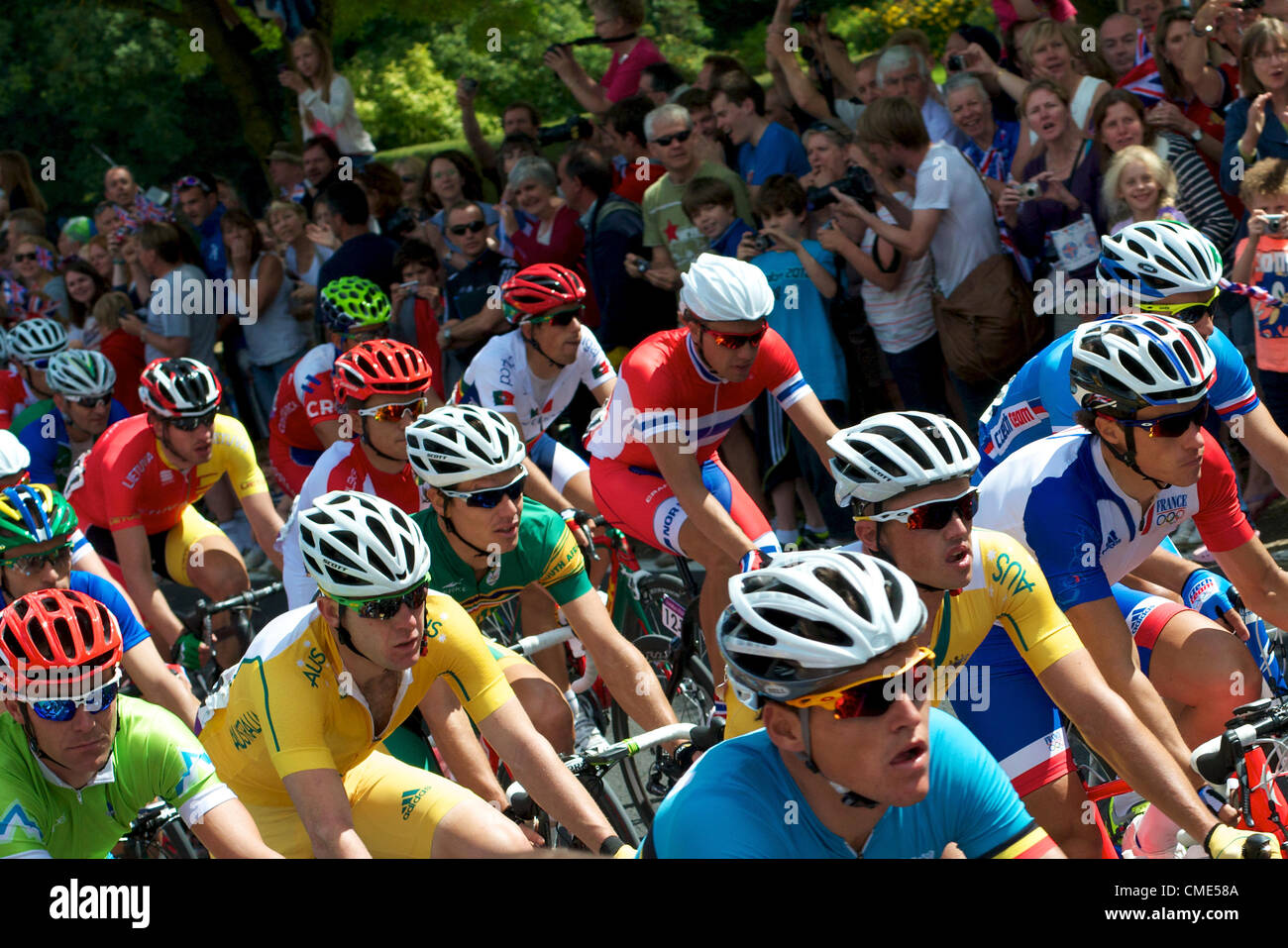 The Peloton passes an enthusiastic crowd in The London 2012 Olympic Men