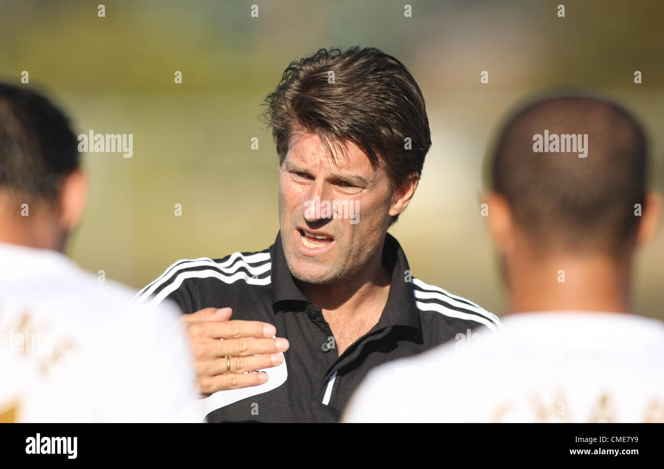 MICHAEL LAUDRUP GIVES TEAM TAL SWANSEA CITY A.F.C. MANAGER OXNARD CALIFORNIA USA 28 July 2012 Stock Photo