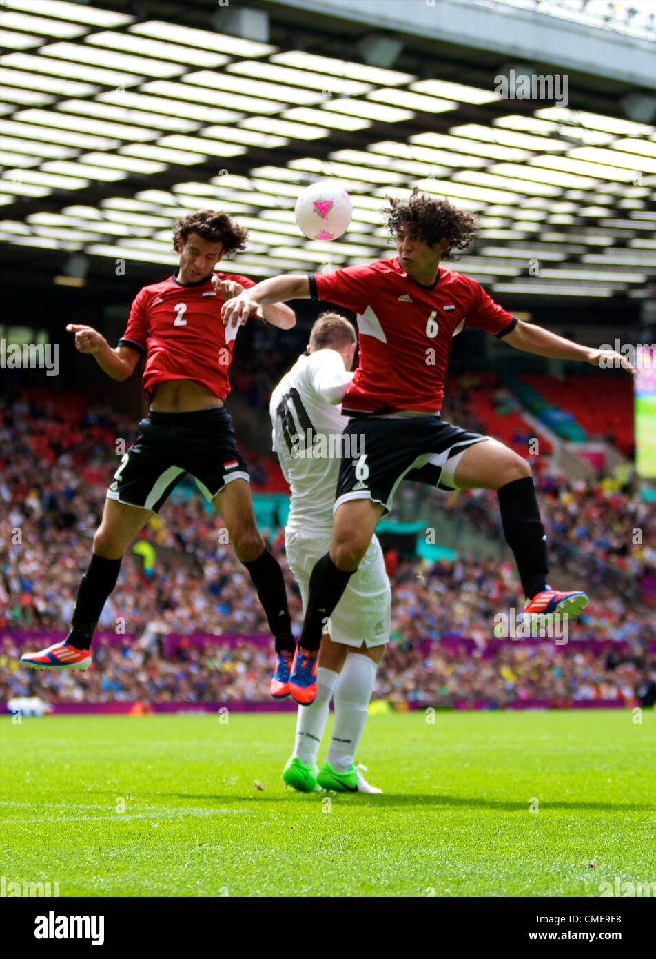 29.07.2012 Manchester, England. Egypt defender Mahmoud Alaa El-Din, Egypt defender Ahmed Hegazy beat New Zealand forward Chris Wood to the high ball during the first round group C mens match between Egypt and New Zealand. Stock Photo