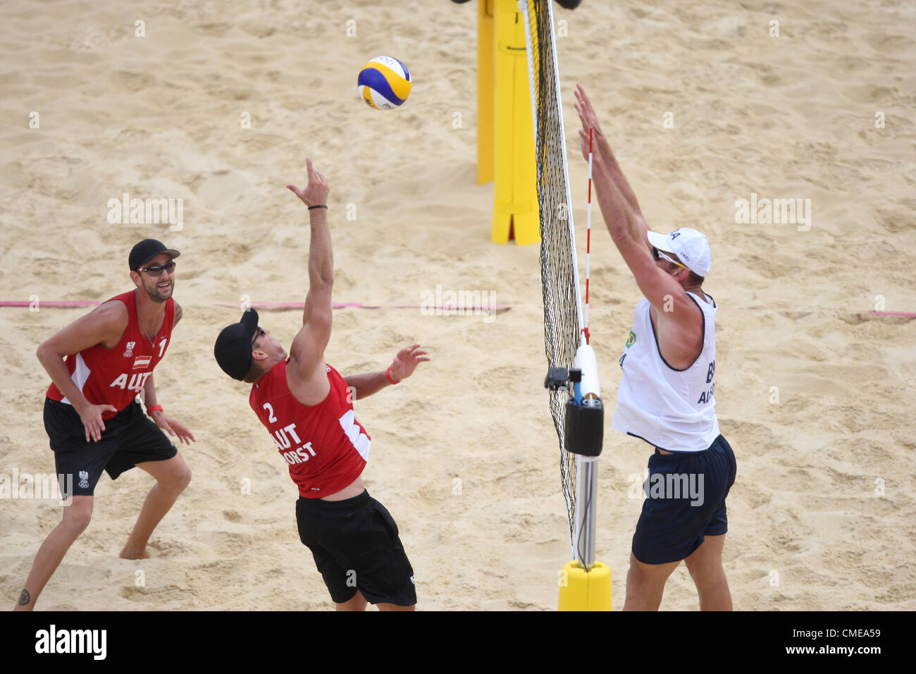 BRAZIL V AUSTRIA MENS BEACH VOLLEYBALL HORSE GUARDS PARADE LONDON ENGLAND 29 July 2012 Stock Photo