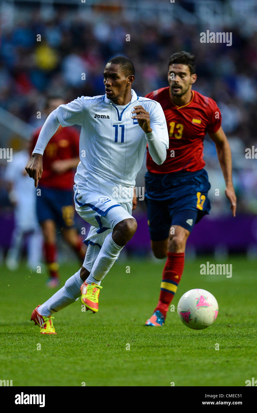 29.07.2012 Newcastle, England. Jerry Bengtson of Honduras and Alberto Botia of Spain in action during the Olympic Football Men's Preliminary game between Spain and Honduras from St James Park. Stock Photo