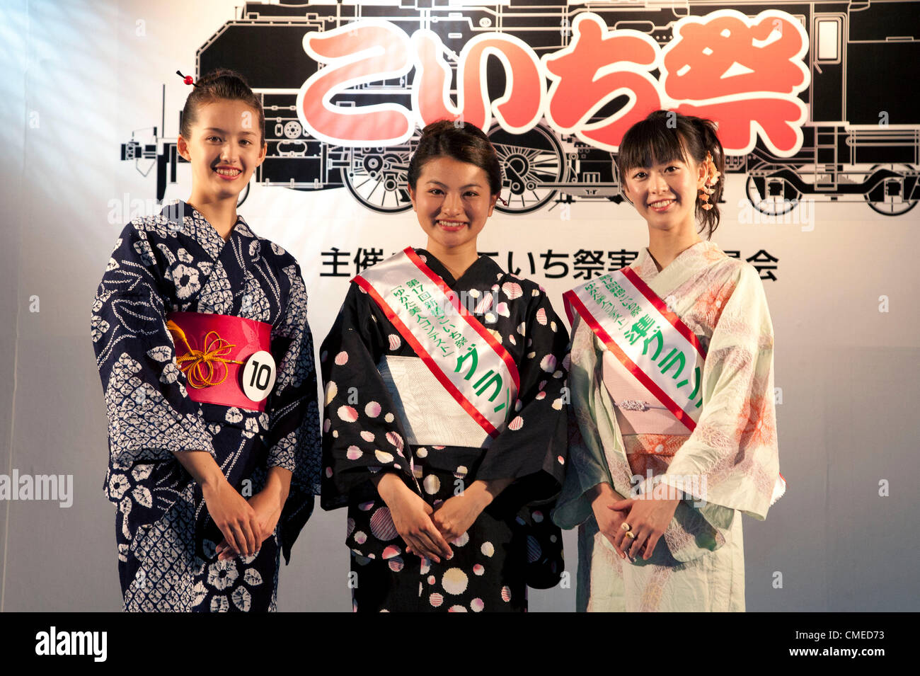 July 27 12 Tokyo Japan L To R The Winner Of Shimbashi Net Stock Photo Alamy July 27 12 Tokyo Japan L To R The Winner Of Shimbashi Net Stock Photo Alamy