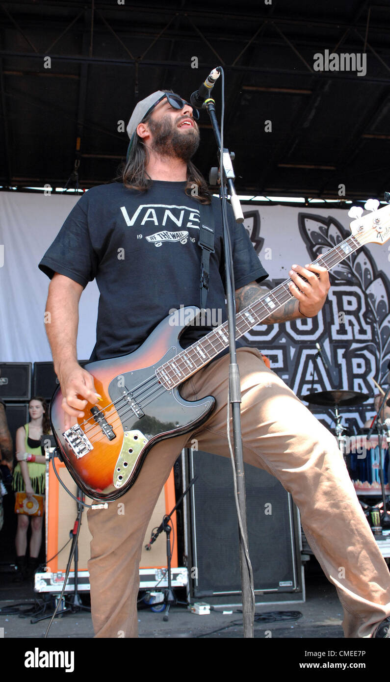 VANS WARP TOUR 2012 bringsFOUR YEAR STRONG, whose punk rock, alternative  tunes gets the crowd moving. VANS WARP TOUR 2012 lands in VIRGINIA BEACH,  VIRGINIA at the FARM BUREAU LIVE AT VIRGINIA