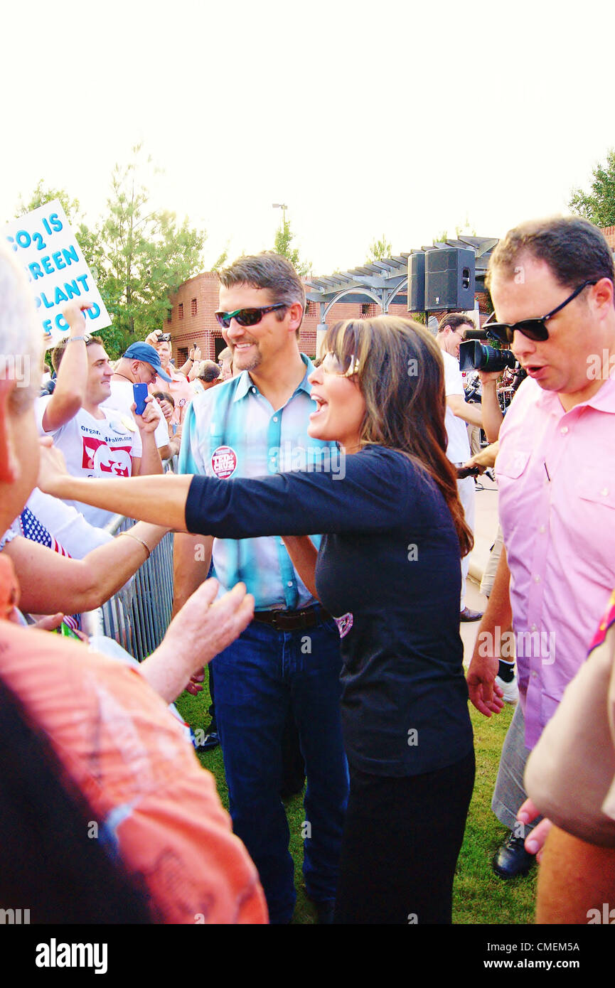 Ted Cruz for US Senate Event at Town Green Park in the Woodlands,Texas on 07/27/2012.Approximately 600 people attended the event.Former Alaska Governor and Fox Commentator Sarah Palin works the ropeline with her husband Todd. Stock Photo