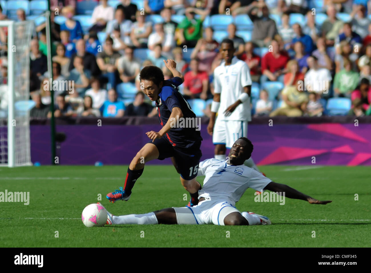 01.08.2012 Coventry, England. Wilmer CRISANTO (Honduras) tackles Manabu