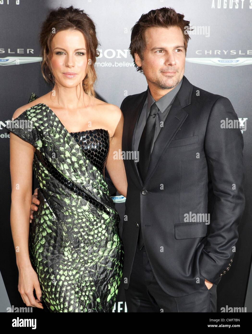 Kate Beckinsale, Len Wiseman at arrivals for TOTAL RECALL Premiere ...