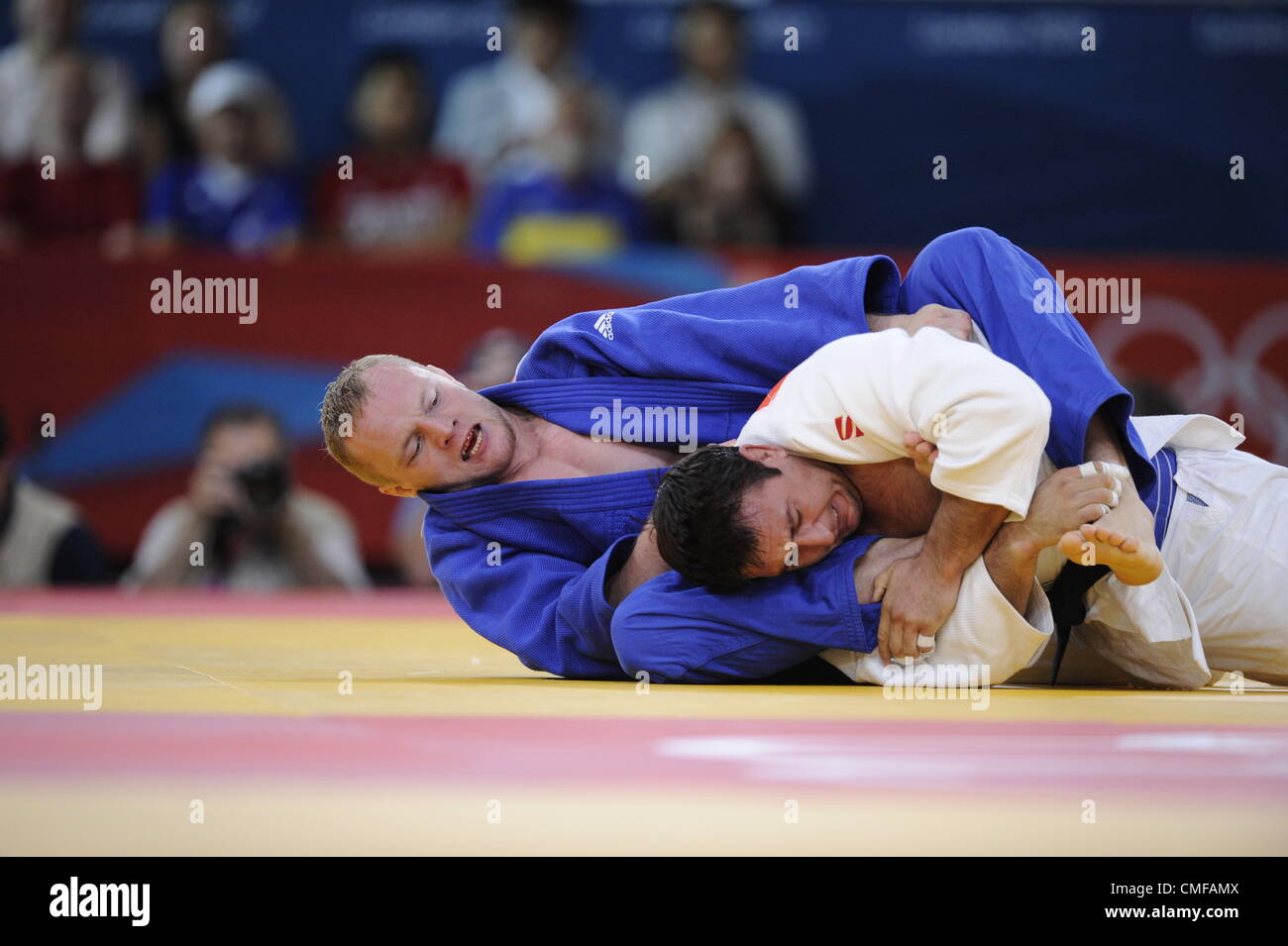 02.08.2012. London, England. Germany's Dimitri Peters (blue) fights