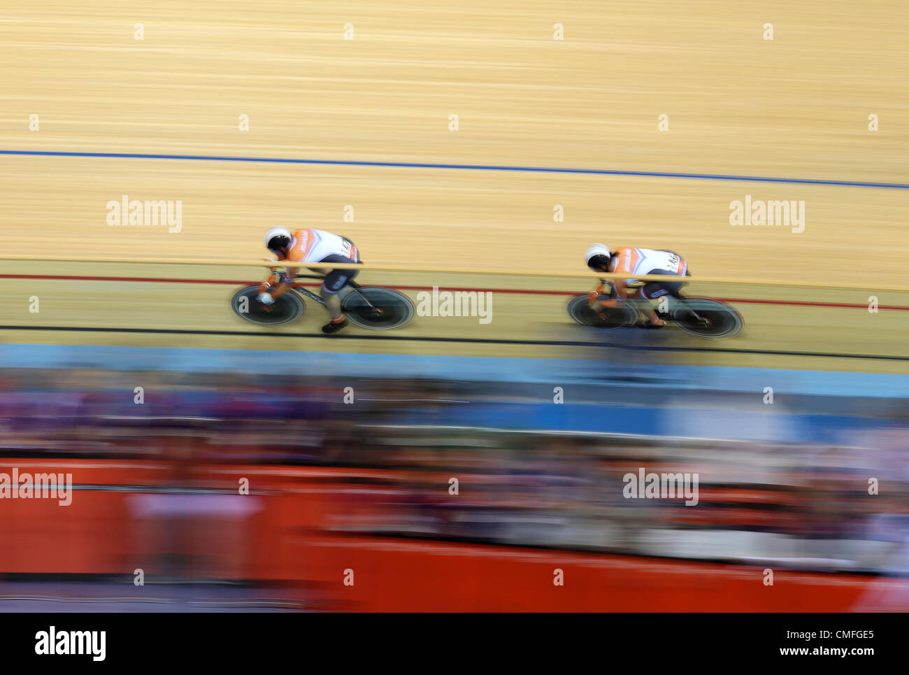 WILLY KANIS & YVONNE HIJGENAAR HOLLAND STRATFORD LONDON ENGLAND 02