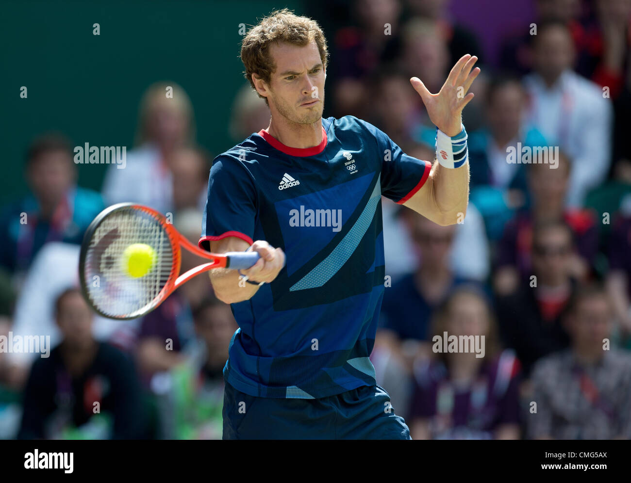 05.08.2012. Wimbledon, London England. London 2012 Olympic Games tennis  tournament. Andy Murray beats Roger Federer in 3 sets to win the mens  singles tournament and the gold medal for Team GB Stock Photo - Alamy