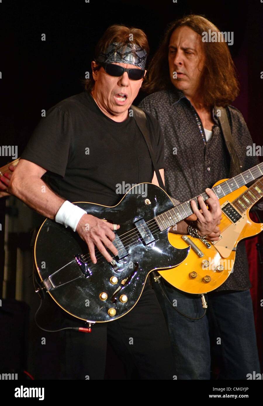 George Thorogood Jim Suhler On Stage For George Thorogood And The Stock Photo Alamy https www alamy com stock photo george thorogood jim suhler on stage for george thorogood and the 47086782 html