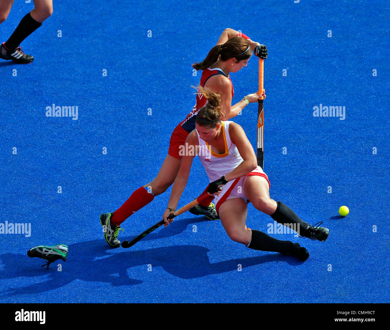 10.08.2012. London, England. Anouk Raes of Belgium competes with Rachel Dawson of USA during women's hockey classification 11th-12th match between Belgium and USA, at London 2012 Olympic Games in London, Britain, on August 10, 2012. Belgium won 2-1. Stock Photo