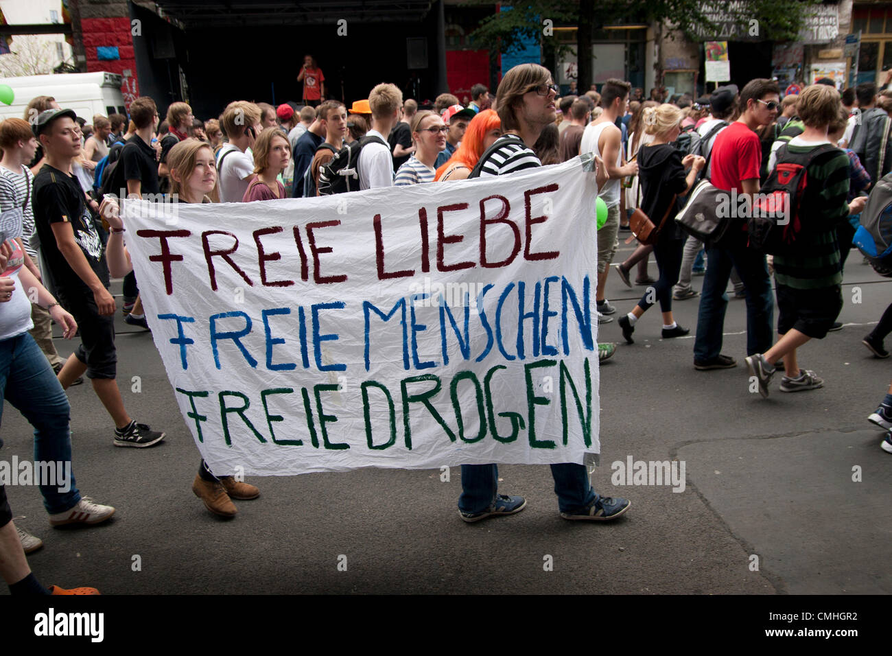 Saturday, 11th Aug 2012. Berlin, Germany. Two demonstrators hold a banner. 'Free love, free people, free drugs'. Stock Photo