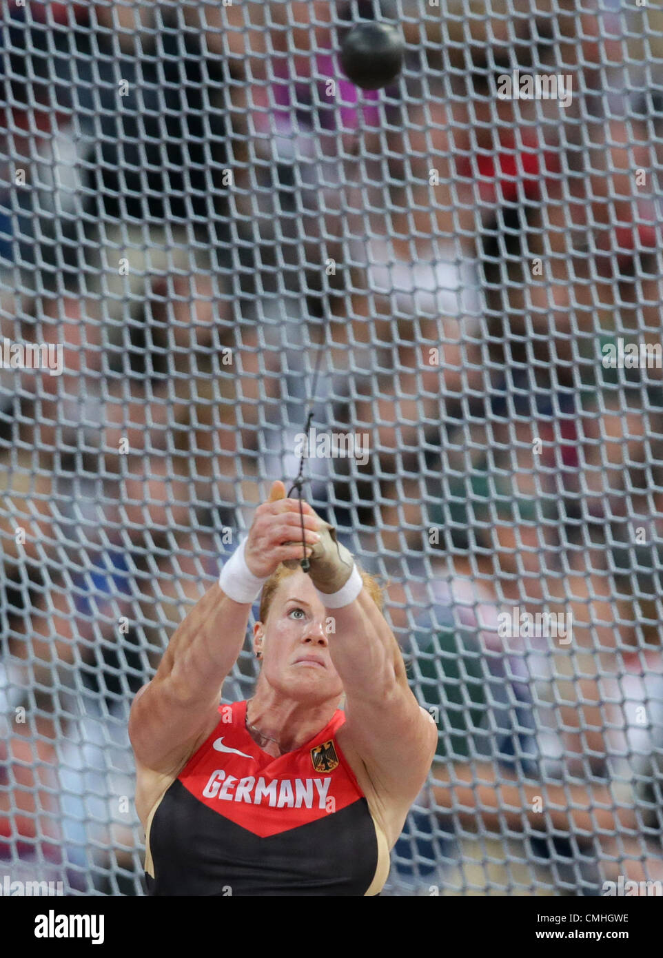11.08.2012. London, England. Bronze medalist Betty Heidler competes in