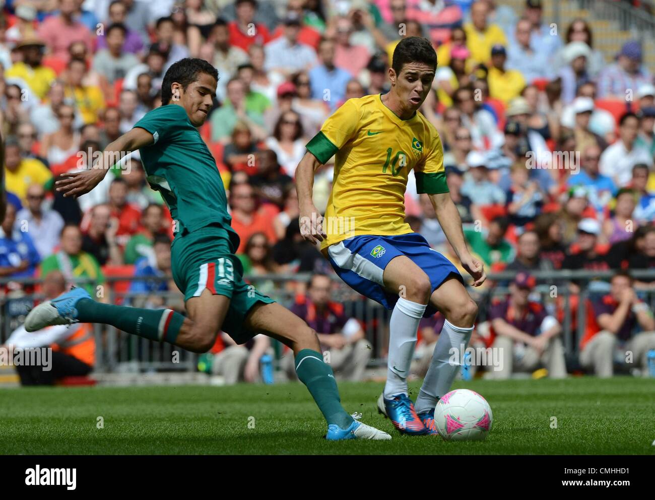 11.08.2012. Wembley Stadium, London, England. Oscar Di Santos Junior of Brazil and Diego Reyes of Mexico challenges for The Ball during Men s Football Gold Medal Match between Brazil and Mexico  London 2012 Olympic Games  Mexico Won The Match 2 1 and Won the Gold Medal Stock Photo