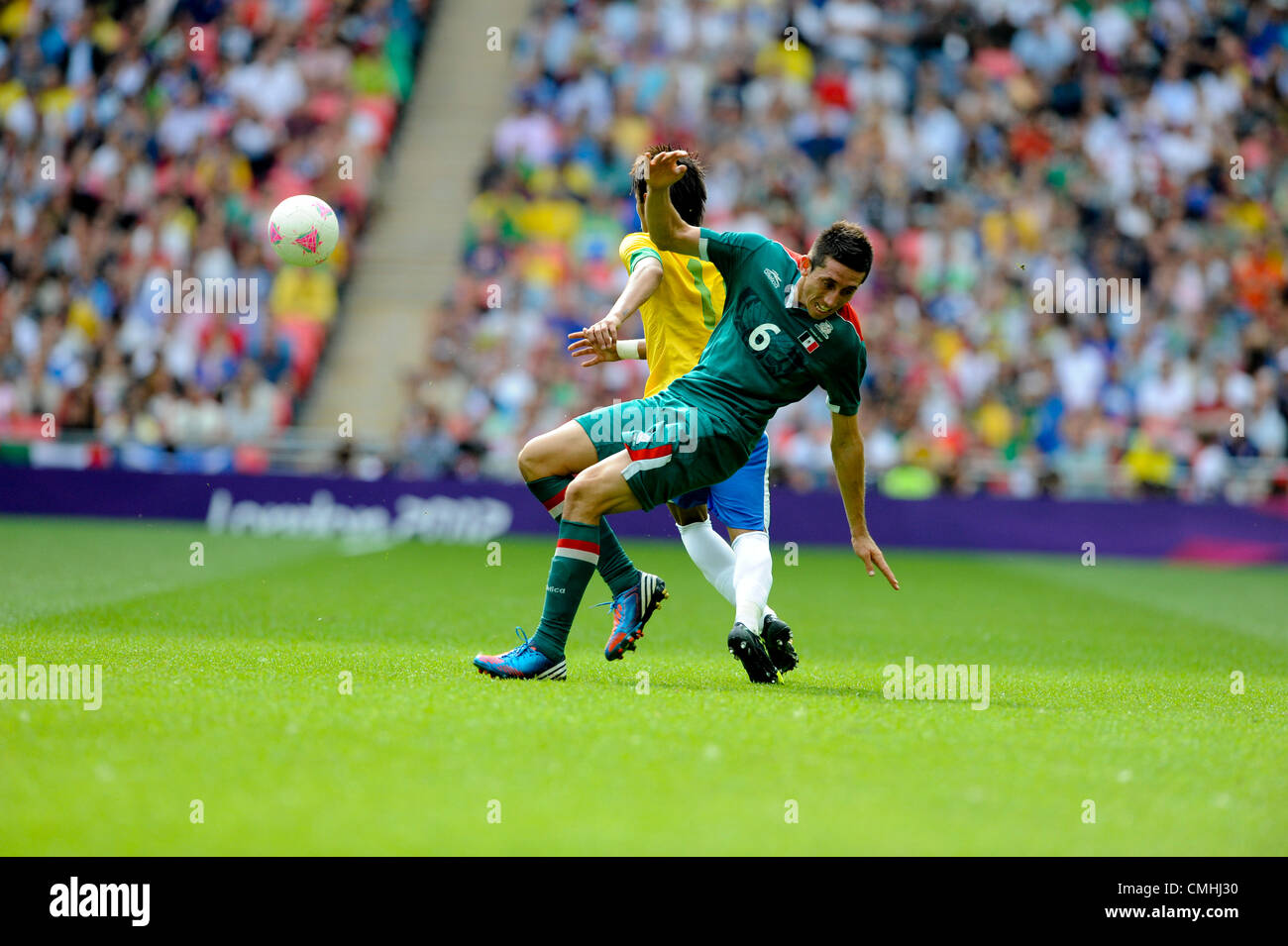 11.08.2012 London, England. Mexico's Hector Herrera (Midfield) is hustled off the ball by Neymar during the Olympic Men's Final  between Brazil  and Mexico from Wembley Stadium. Stock Photo