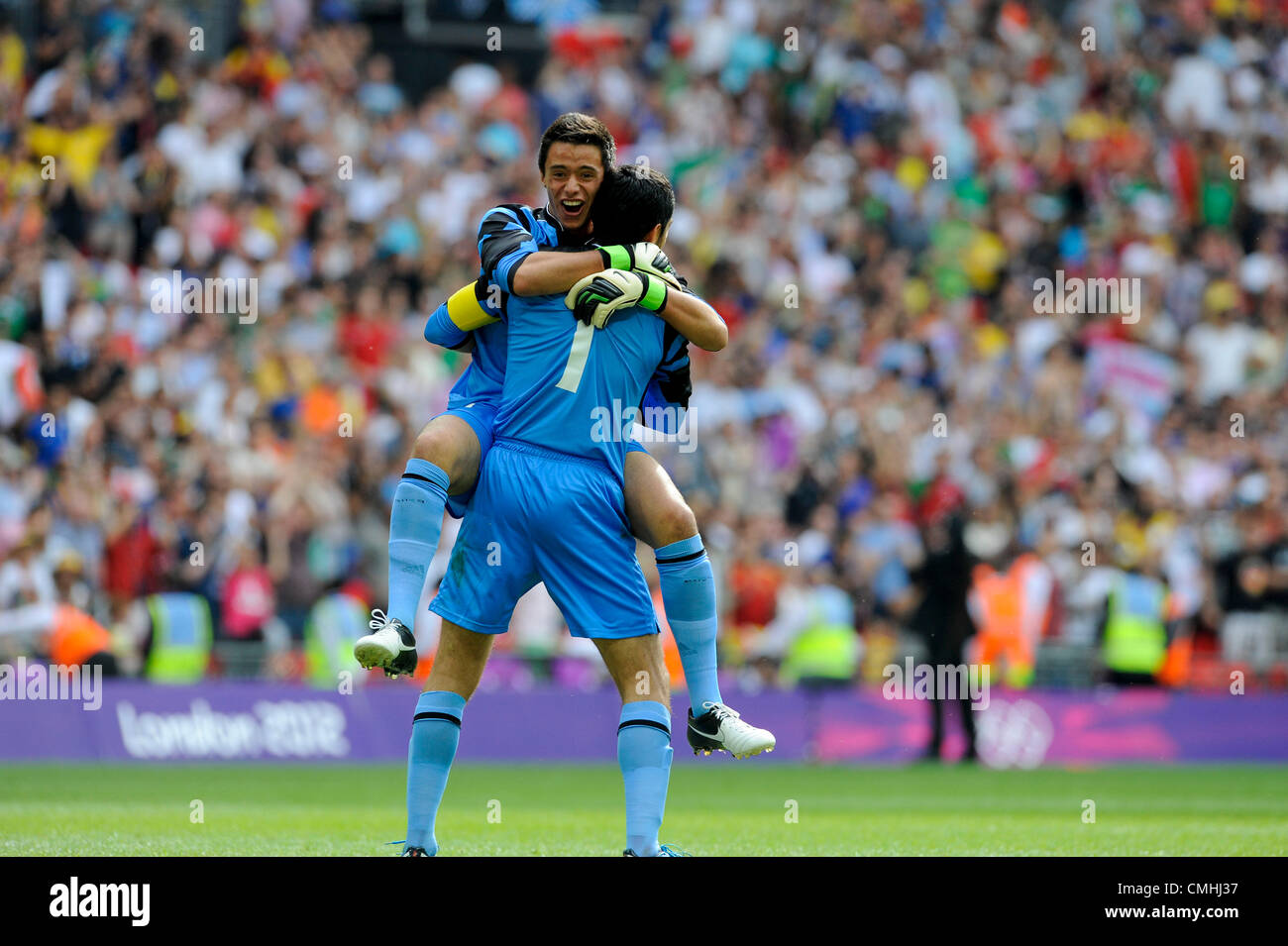 11.08.2012 London, England. Mexico's Jose Corona (GoalKeeper) and Mexico's Antonia Rodriguez (GoalKeeper)  in action during the Olympic Men's Final  between Brazil  and Mexico from Wembley Stadium. Stock Photo
