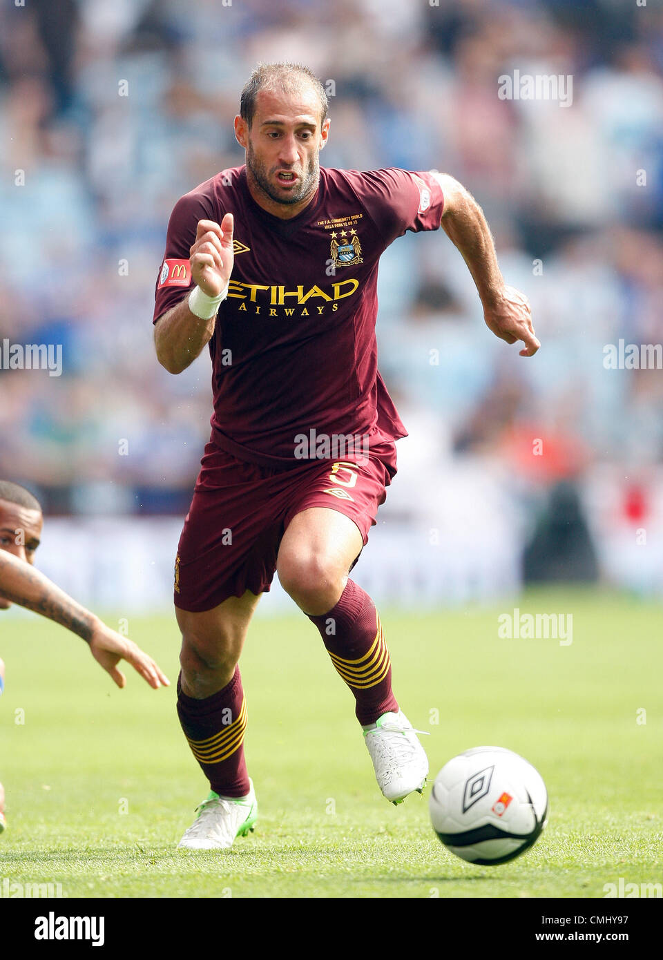 PABLO ZABALETA MANCHESTER CITY FC VILLA PARK BIRMINGHAM ENGLAND 12