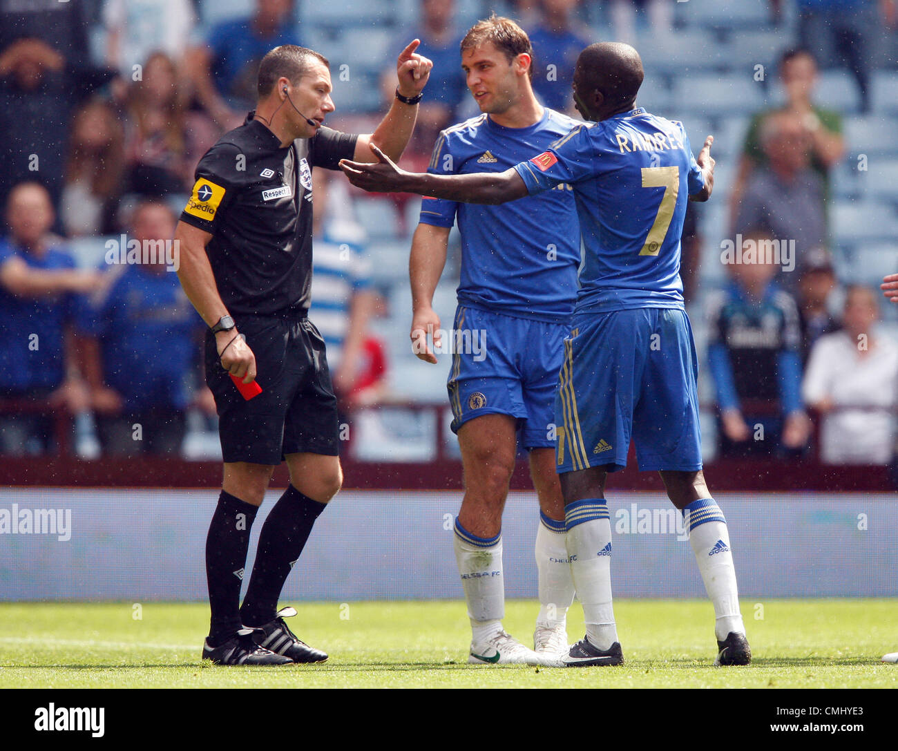 REFEREE KEVIN FRIEND SENDS OFF CHELSEA V MANCHESTER CITY VILLA PARK BIRMINGHAM ENGLAND 12 August 2012 Stock Photo