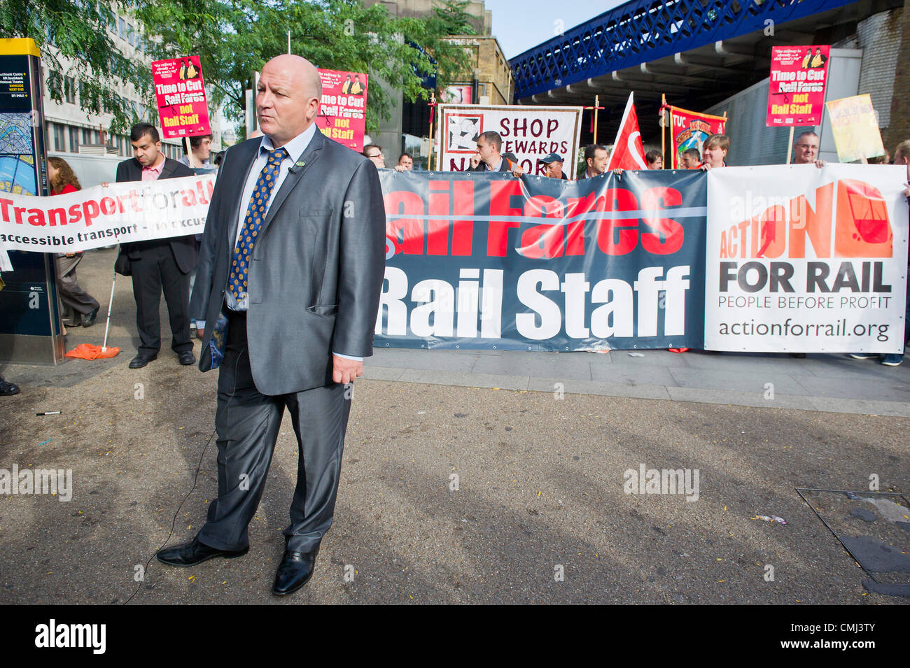 Unions (incl RMT, led by Bob Crow, pictured, and Action for Rail) and campaign groups (incl Fair Fares Now, Transport for All, Climate Rush and the Campaign for better transport) join forces outside Waterloo Station to protest against above inflation fare increases announced this morning. Waterloo, London, UK 14 August 2012. Stock Photo