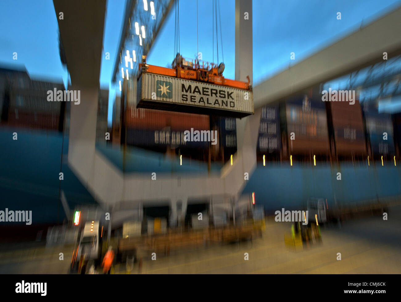 Post panamax container ship hi-res stock photography and images - Alamy