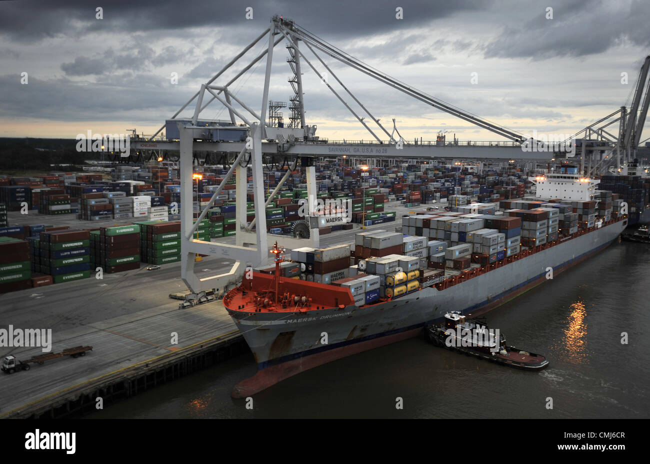 Oct. 28, 2010 Savannah, Ga, USA The 964 foot Post Panamax container