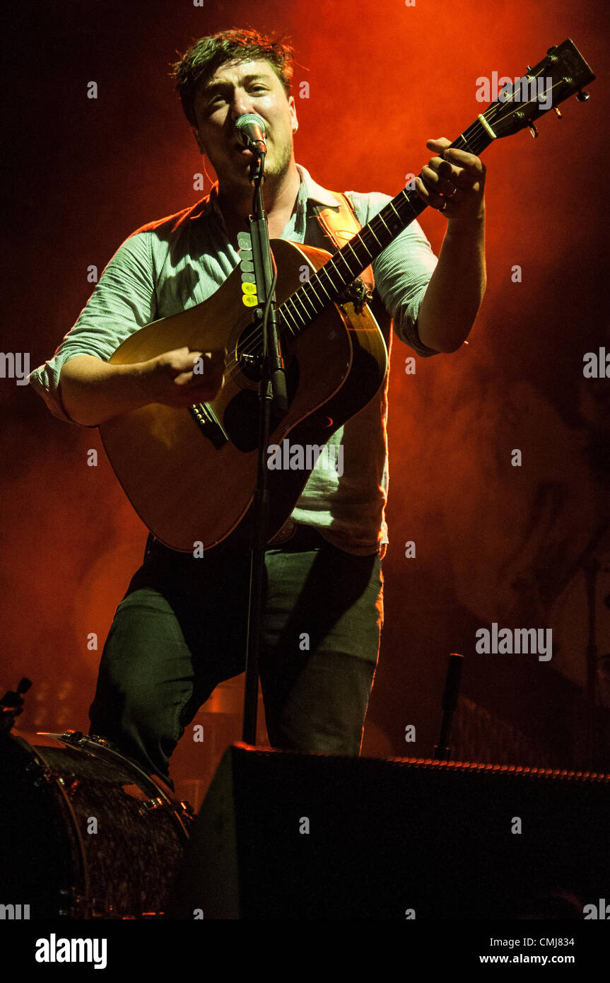 14th Aug 2012. British folk rock group Mumford & Sons play to over 11000 people at the  LC Pavilion in Columbus, Ohio on August 14, 2012. The band sold out the show in record time for the venue. Credit:  Matt Ellis / Alamy Live News Stock Photo