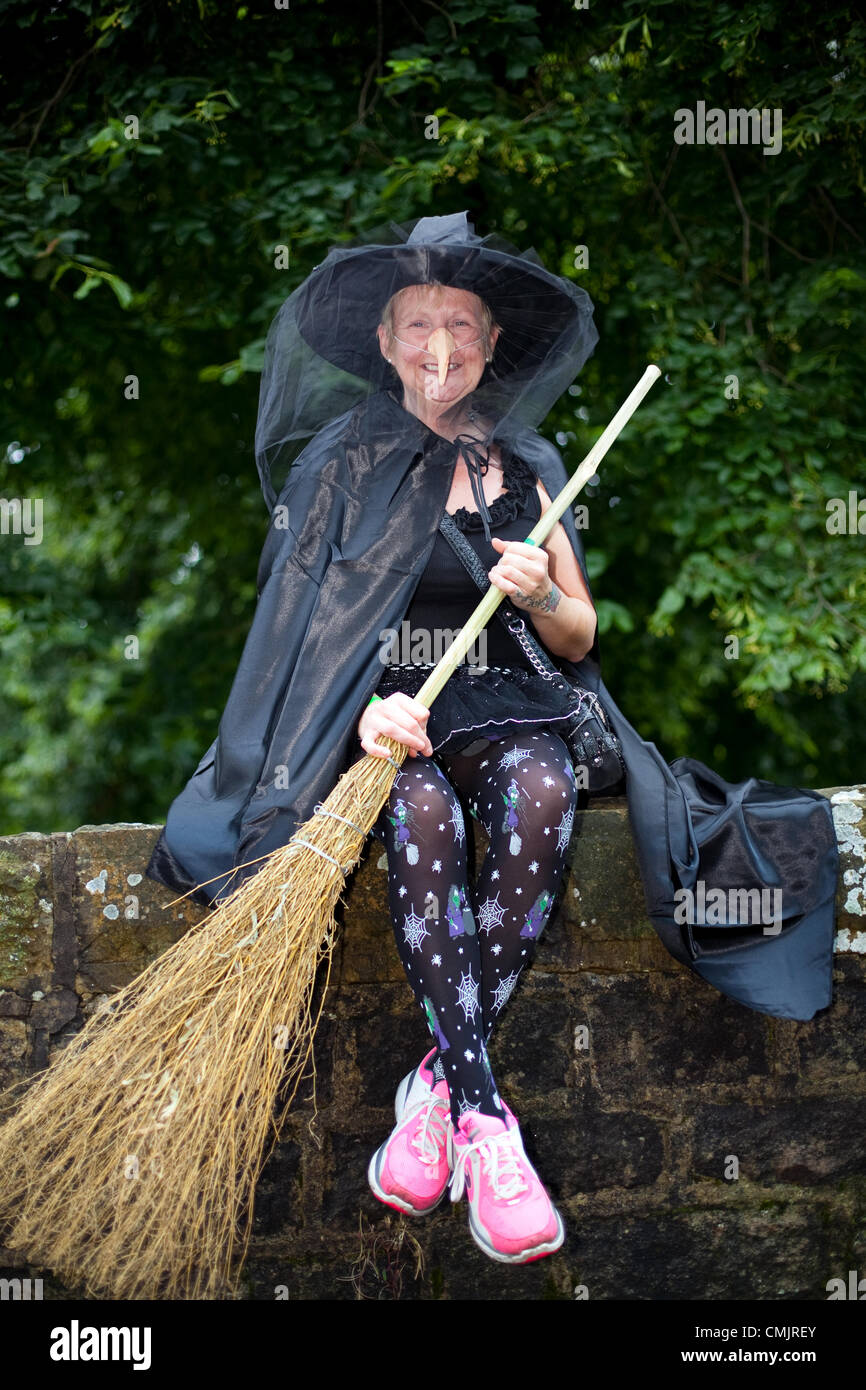 Lancashire, UK. Saturday, August 18th 2012.The Big Witch Event Barley, in the borough of Pendle, in Lancashire, England. Official Guinness World Record attempt at “the largest gathering of people dressed as witches on Saturday 18th August, 2012 raising funds for Pendleside Hospice on the occasion of the 400th anniversary of the Pendle Witch Trials in 1612. Stock Photo