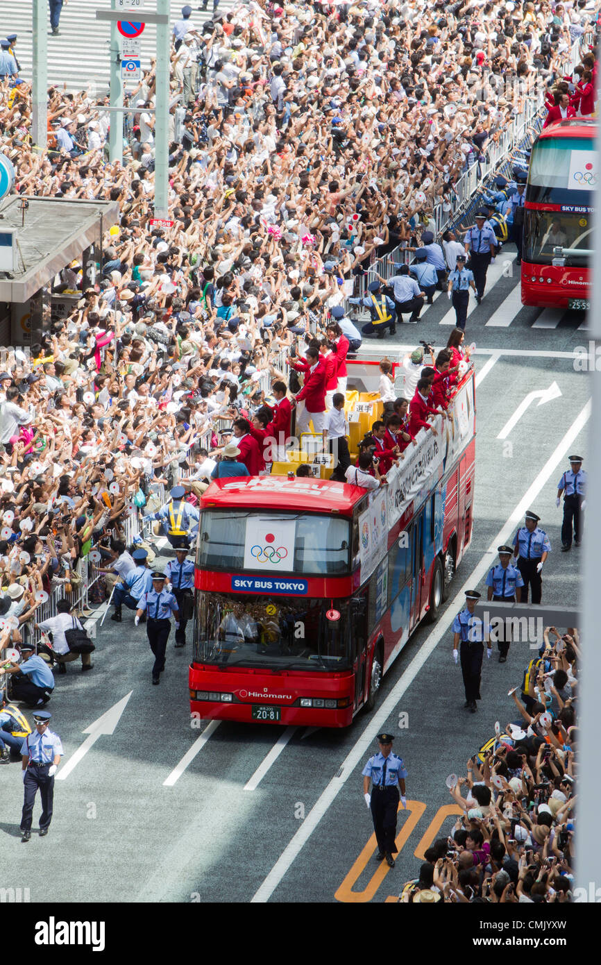 August 20, 2012, Tokyo, Japan - Two convertibles and five buses carrying the Japan Olympic medalists drove through the Ginza district of Tokyo as they greeted their loyal fans. Over 100,000 people filled the streets of Tokyo's Ginza district to honor Japan's returning medalists from the London Olympics. The Japan team won a total of 38 medals in London, the most ever by a Japan team. (Photo by Christopher Jue/AFLO) Stock Photo