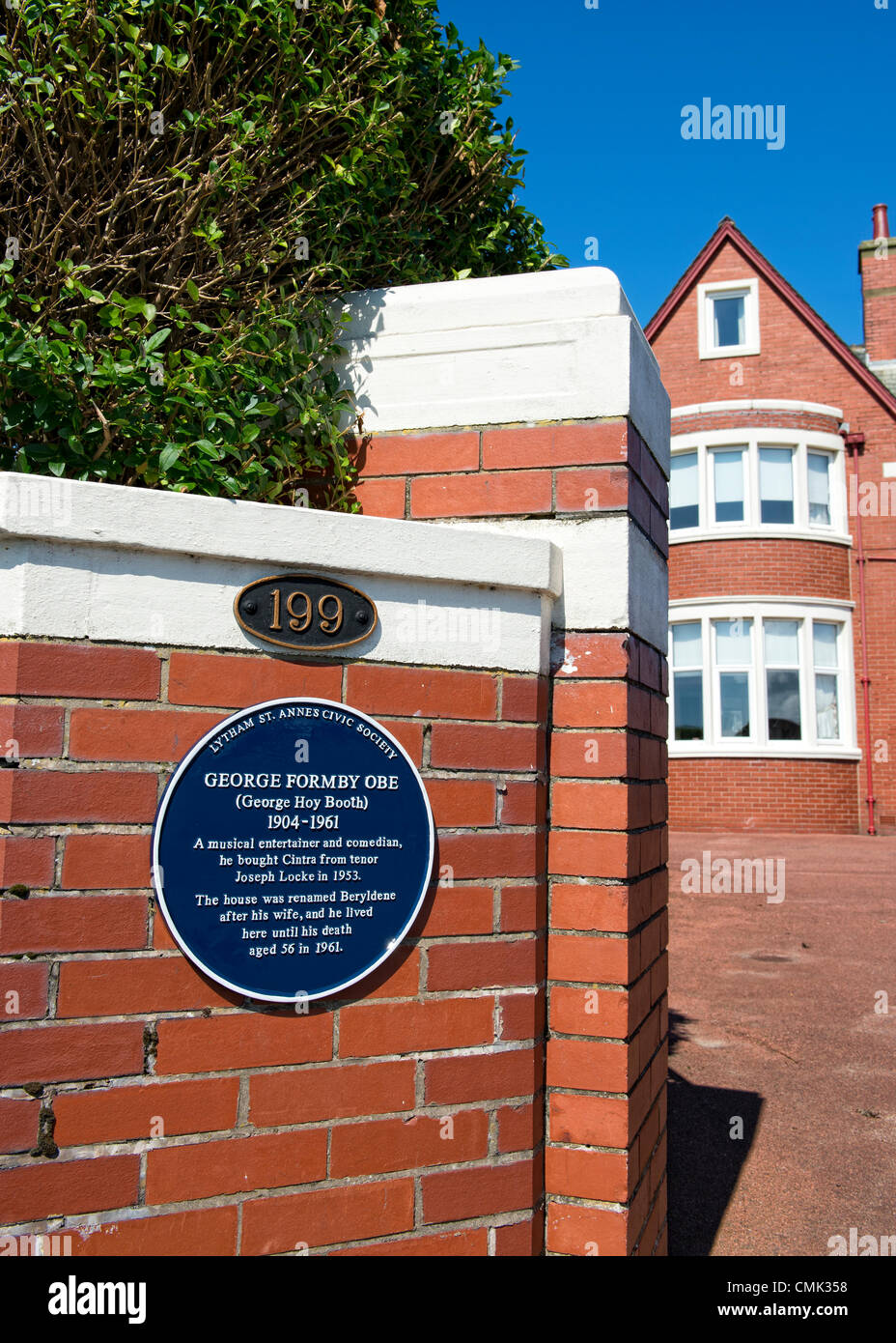 A blue plaque has been unveiled at entertainer George Formby's former home in Lytham St Annes, Lancashire. George Formby lived at the house, named Beryldene after his wife, for nearly ten years until his death in 1961.  Members of the George Formby Society performed at the unveiling on Inner Promenade in Fairhaven on 17th August 2012 Stock Photo