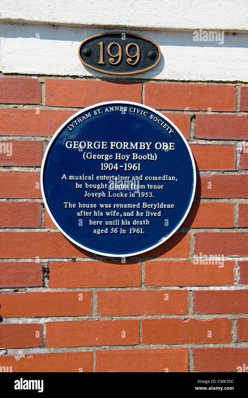 A blue plaque has been unveiled at entertainer George Formby's former home in Lytham St Annes, Lancashire. George Formby lived at the house, named Beryldene after his wife, for nearly ten years until his death in 1961.  Members of the George Formby Society performed at the unveiling on Inner Promenade in Fairhaven on 17th August 2012 Stock Photo