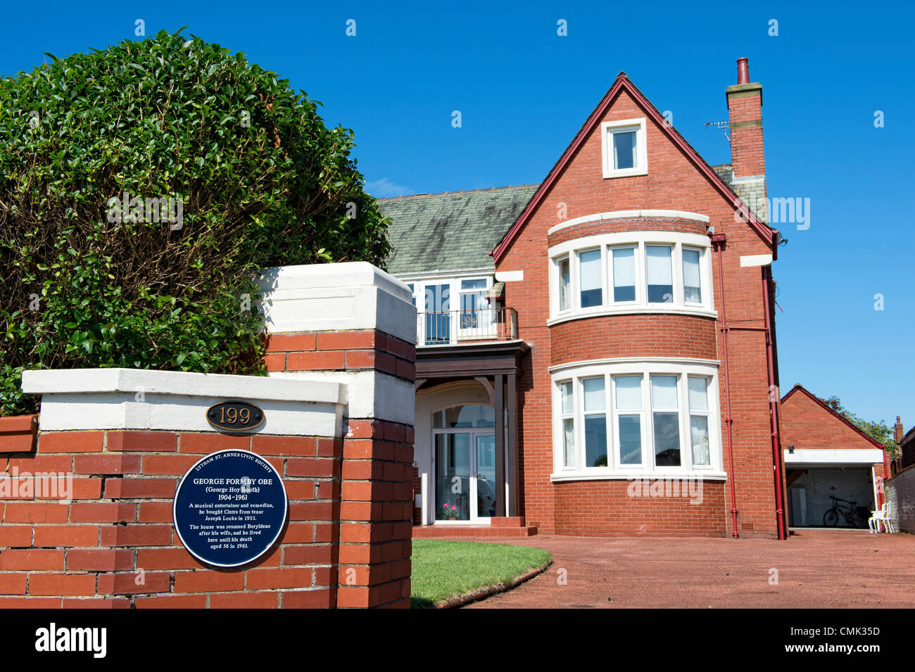 A blue plaque has been unveiled at entertainer George Formby's former home in Lytham St Annes, Lancashire. George Formby lived at the house, named Beryldene after his wife, for nearly ten years until his death in 1961.  Members of the George Formby Society performed at the unveiling on Inner Promenade in Fairhaven on 17th August 2012 Stock Photo