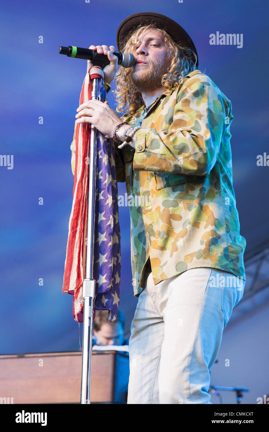 New Orleans, Louisiana, USA. 1st Nov, 2013. Vocalist ALLEN STONE ...