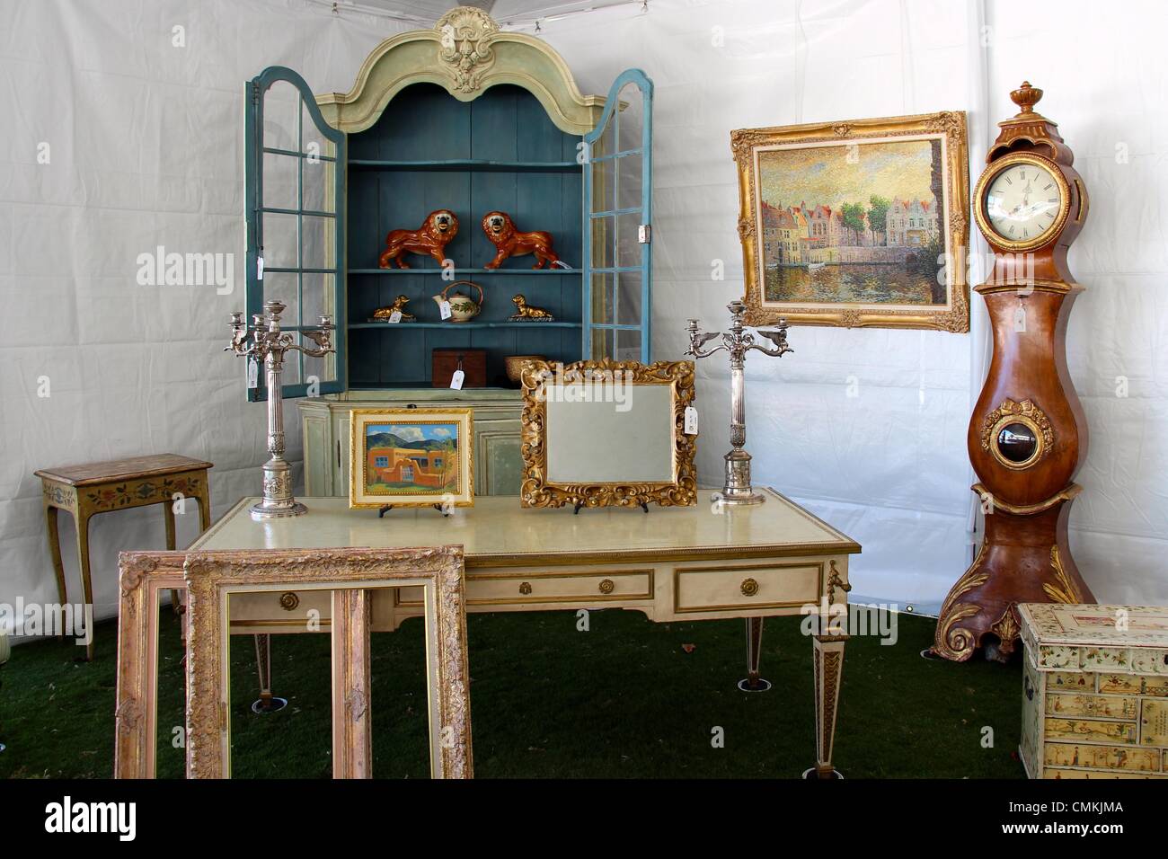 Oprah's auction - home furnishings up for sale at Oprah's yard sale Stock Photo
