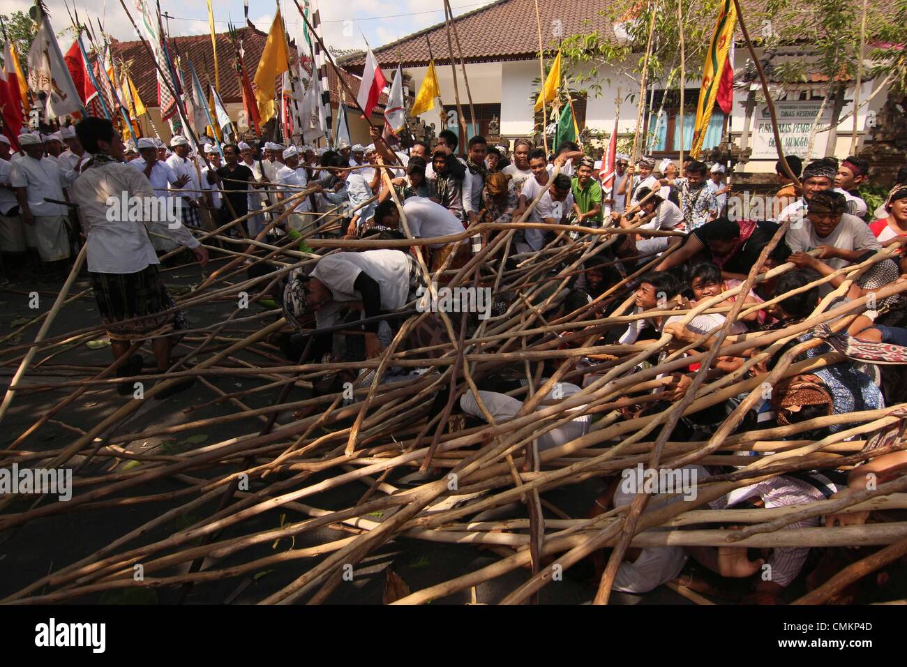 Bali, Indonesia. 2nd Nov, 2013. Bali peoples celebrates Mekotek ...