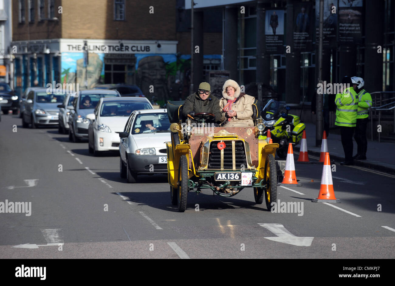 3rd Nov, 2013. Veteran cars get stuck in traffic as they near the finish in Brighton of the RAC London to Brighton  Veteran Car Run Stock Photo