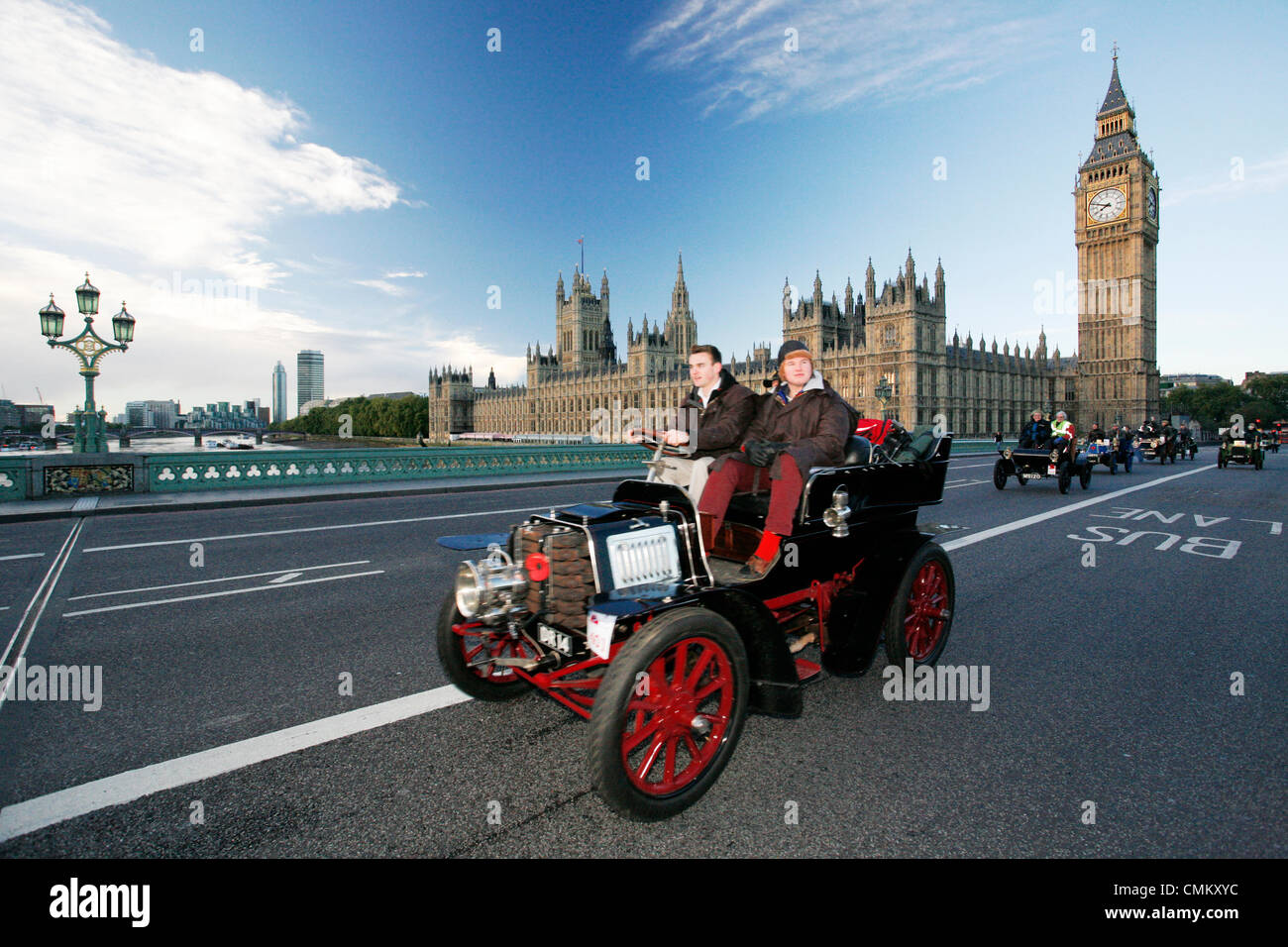 London, UK. 3rd November 2013. London to Brighton Veteran Car Run participants passing Westminster Bridge, Big Ben in the background, event starts at 7:00am at the Serpentine Road in Hyde Park, London. © SUNG KUK KIM/Alamy Live News Stock Photo