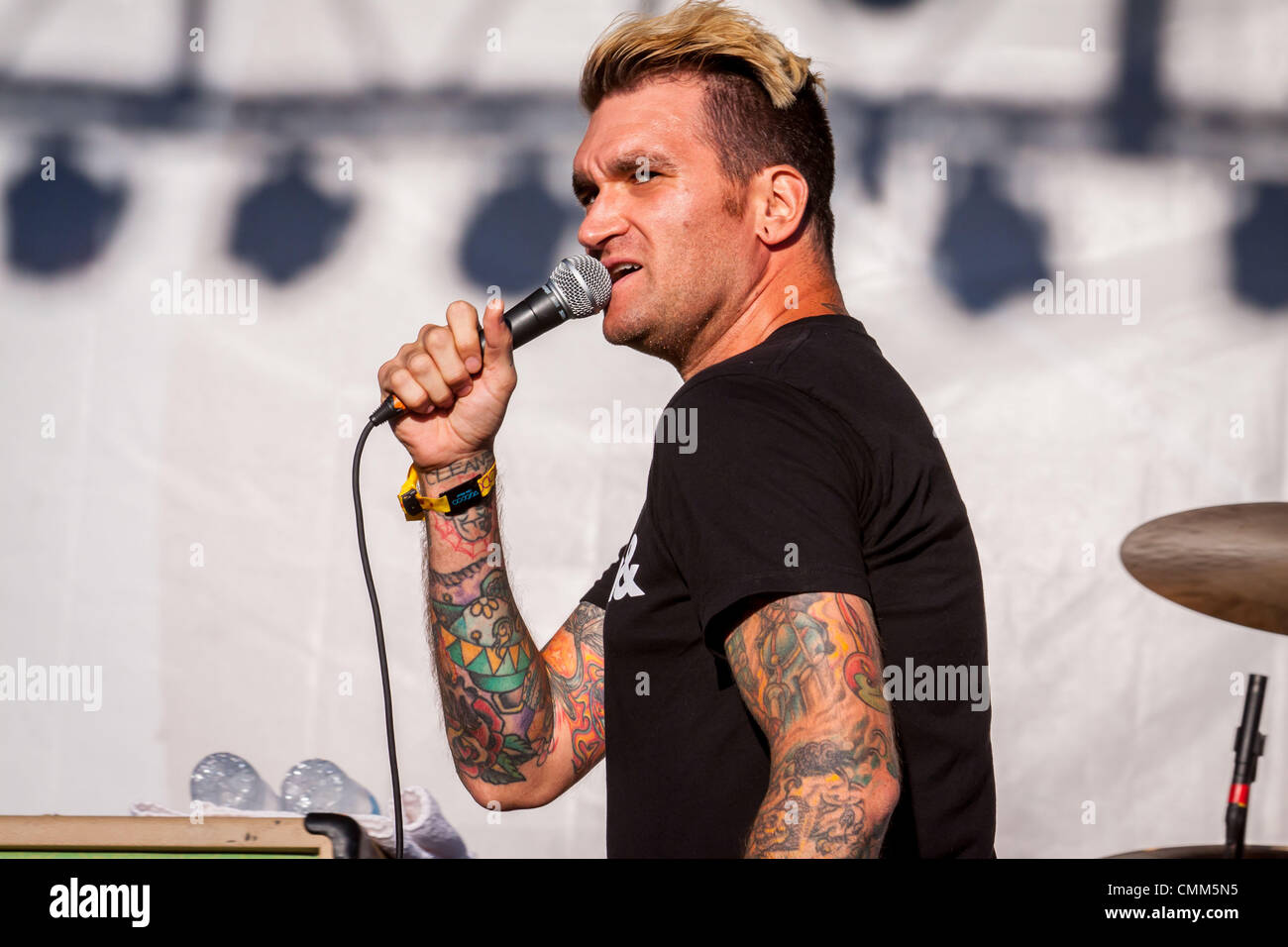 New Orleans, Louisiana, USA. 2nd Nov, 2013. Lead Singer JORDAN PUNDIK of  'New Found Glory' performing