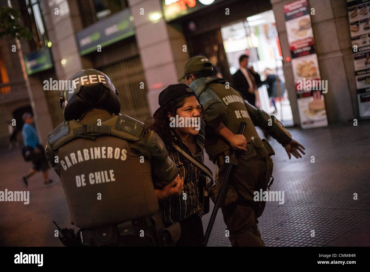 Santiago Del Chile, Chile. 4th Nov, 2013. A group of protesters block Santiago's main street Alameda and is detained by riot police only moments afterwards. In Santiago de Chile, about 30 activists take part in a manifestation against state repression in the territory of the indigenous Mapuche tribe in the South of Chile. A recent confrontation left three children aged 11, 16 and 19 wounded with impacts of bullets fired off by Chilean Special Forces in the Mapuche community Los Chequenco.Photo: David von Blohn/NurPhoto Credit: David Von Blohn/NurPhoto/ZUMAPRESS.com/Alamy Live News Stock Photo