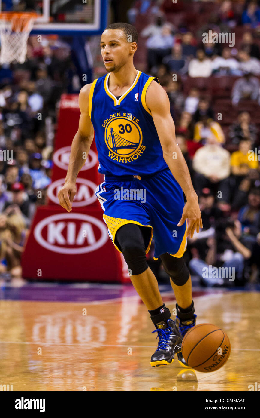 Stephen Curry Right Golden State Warriors Dribbles Minnesota Timberwolves  Basketball – Stock Editorial Photo © ChinaImages #236986722