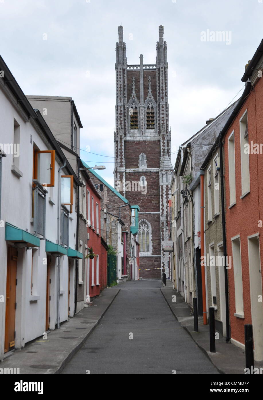 Cork – Looking through Cathedral Avenue on St. Mary's Cathedral in uphill quarter Shandon, one of Corks historic areas, photo taken May 24,  2013. The cathedral was dedicated in 1808. With a population of some 120,000 inhabitants Cork is the second largest city of  the state of Ireland. Photo: Frank Baumgart Stock Photo