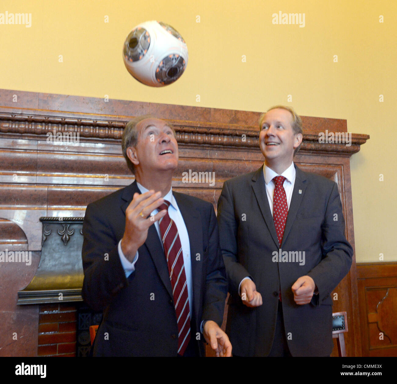 Hanover, Germany. 06th Nov, 2013. The mayor of Brunswick, Gert Hoffmann (CDU, L) and the mayor of Hanover, Stefan Schostok (SPD), play with a ball during a press conference for the Bundesliga match Hannover 96 vs Eintracht Braunschweig in the townhall in Hanover, Germany, 06 November 2013. The derby takes place on 08 November 2013. Photo: Peter Steffen/dpa/Alamy Live News Stock Photo